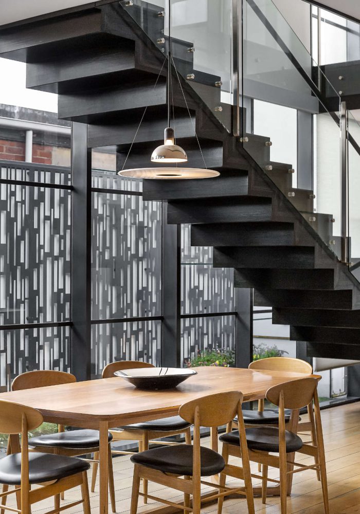 modern-staircase-88LJT5G.jpg
